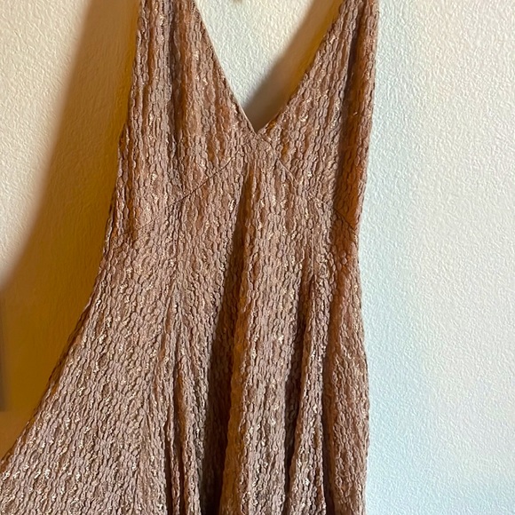 Urban outfitters champagne open back mini dress size xs - Picture 2 of 3